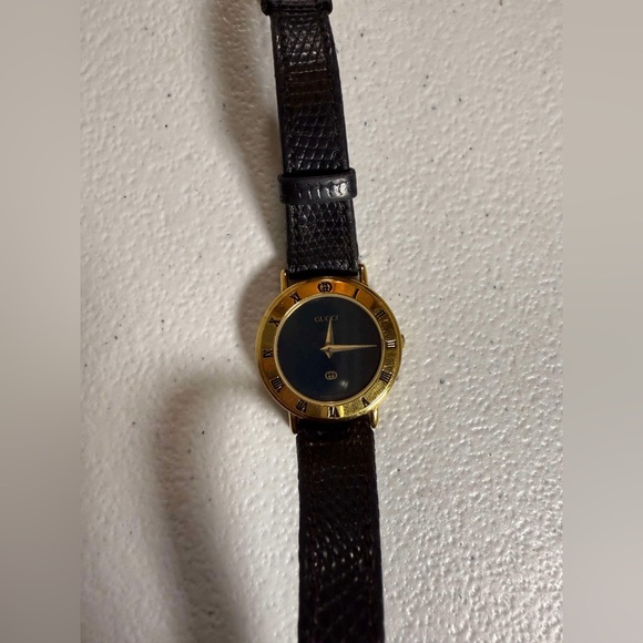 GUCCI 3000 33mm GOLD BLACK DIAL VINTAGE SWISS MADE WATCH QUARTZ F340 - Picture 10 of 12
